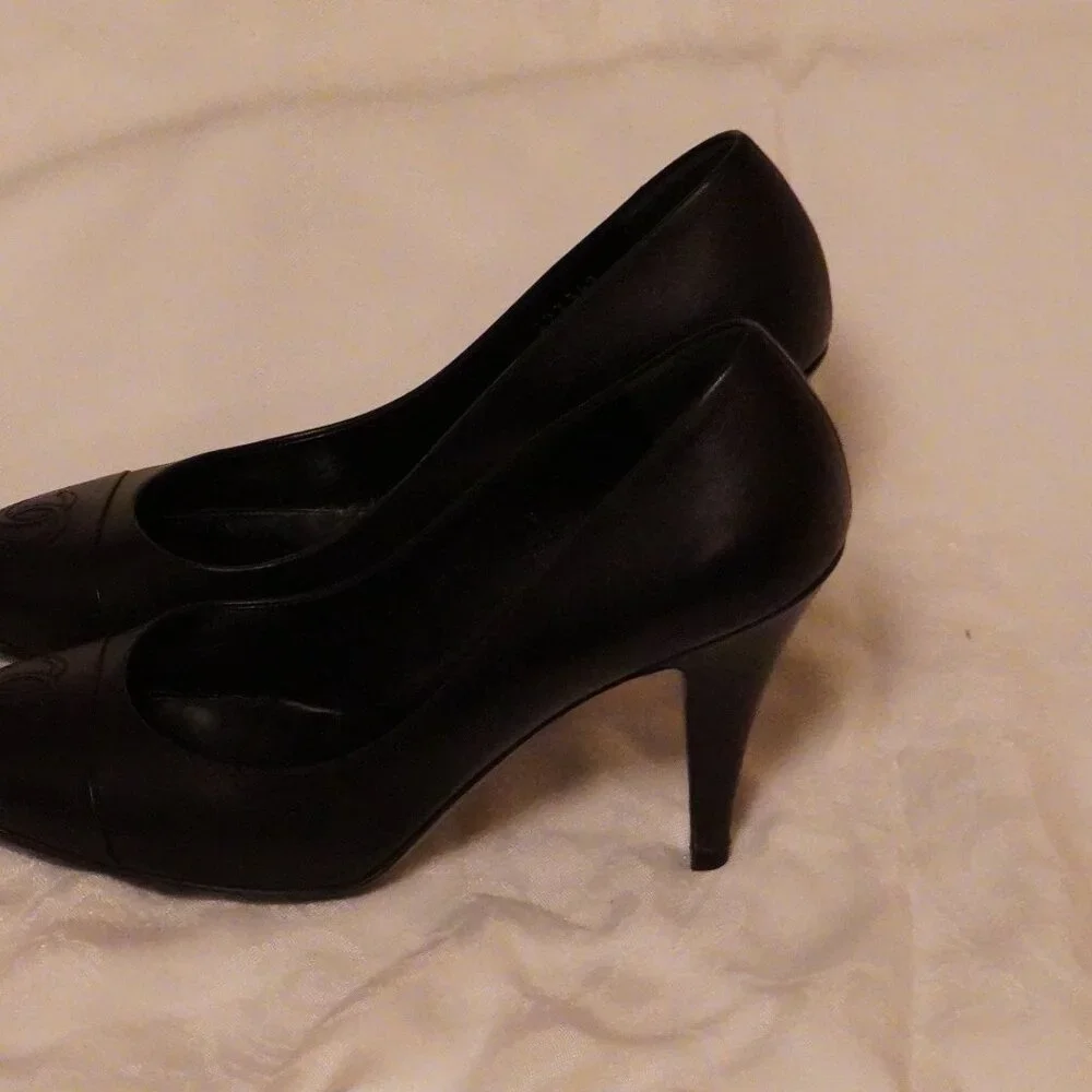 Black CHANEL heels - Picture 2 of 4
